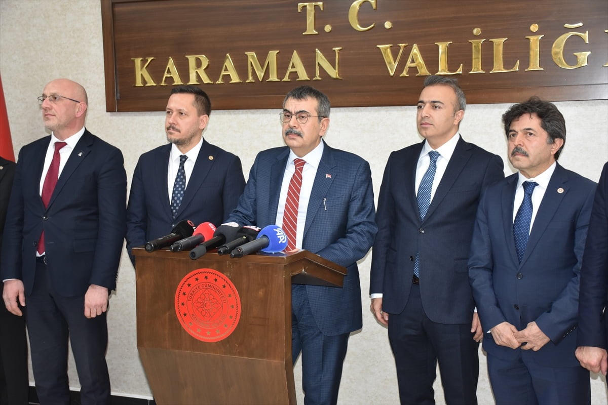 Milli Eğitim Bakanı Yusuf Tekin (ortada), Karaman'daki programı kapsamında Karaman Valiliğini...