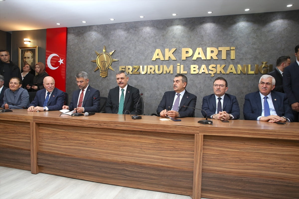 Milli Eğitim Bakanı Yusuf Tekin (sağ 3) ile İçişleri Bakanı Mustafa Çiftçi (sağ 4), çeşitli...