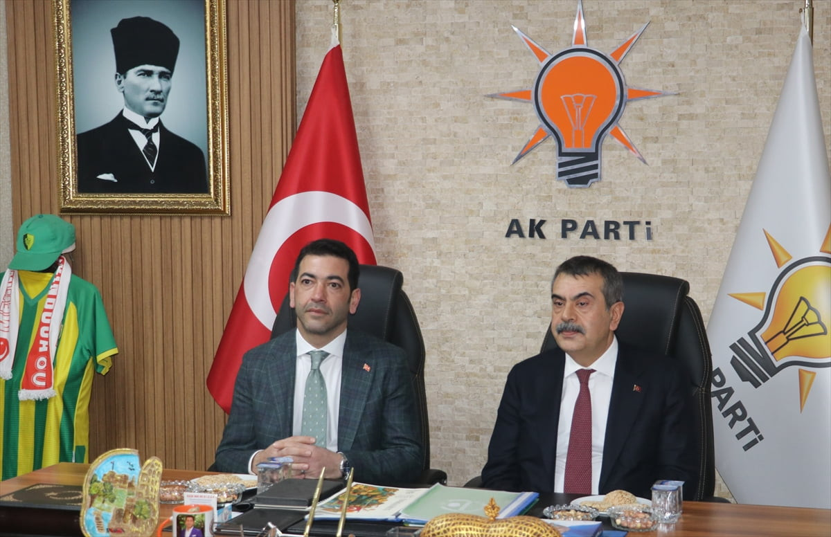 Milli Eğitim Bakanı Yusuf Tekin (sağda), Osmaniye'deki programı kapsamında AK Parti İl...