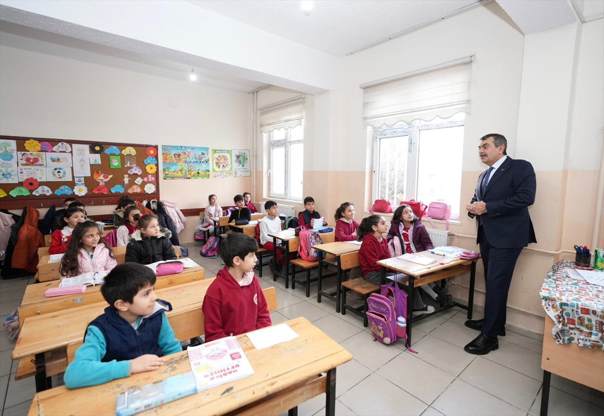 Milli Eğitim Bakanı Yusuf Tekin, Şanlıurfa'daki temasları kapsamında Karaköprü Narlı İlkokuluna...