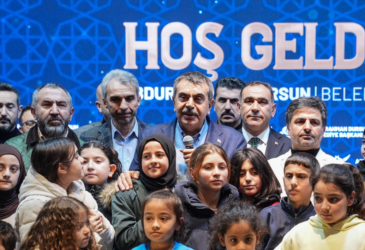 Milli Eğitim Bakanı Yusuf Tekin, Sultangazi Belediyesinin Ramazan Etkinlik Çadırı'nı ziyaret...