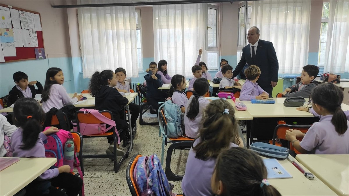 Milli Eğitim Bakanlığı birim amirleri, Zonguldak ve ilçelerinde kaymakamlar ve okul müdürleriyle...