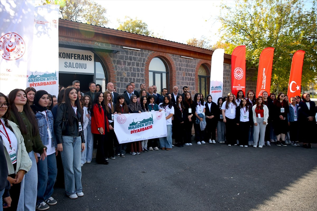 Milli Eğitim Bakanlığı ile Aile ve Sosyal Hizmetler Bakanlığınca yürütülen "Maziden Atiye"...
