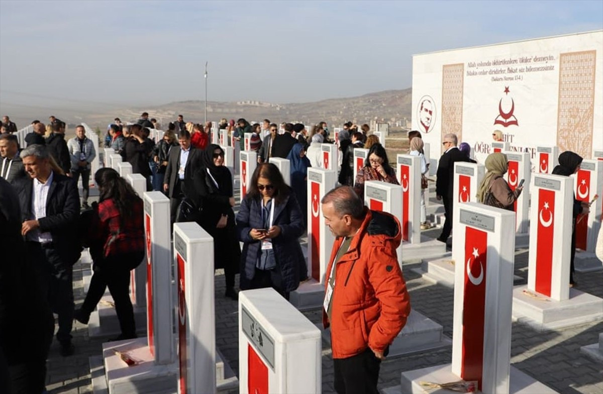 Milli Eğitim Bakanlığınca (MEB) 24 Kasım Öğretmenler Günü etkinlikleri kapsamında öğretmen ve...