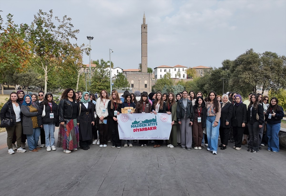 Milli Eğitim ile Aile ve Sosyal Hizmetler bakanlıklarınca yürütülen "Maziden Atiye" programı...