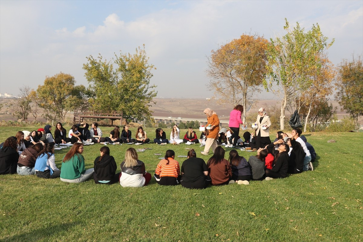  Milli Eğitim ile Aile ve Sosyal Hizmetler bakanlıklarınca yürütülen "Maziden Atiye" programı...