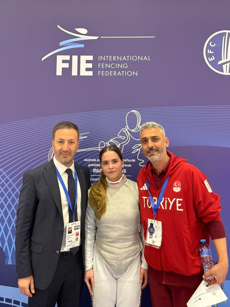 Milli eskrimci Alara Atmaca, Gürcistan'da düzenlenen Avrupa Yıldızlar Şampiyonası'nda flöre...