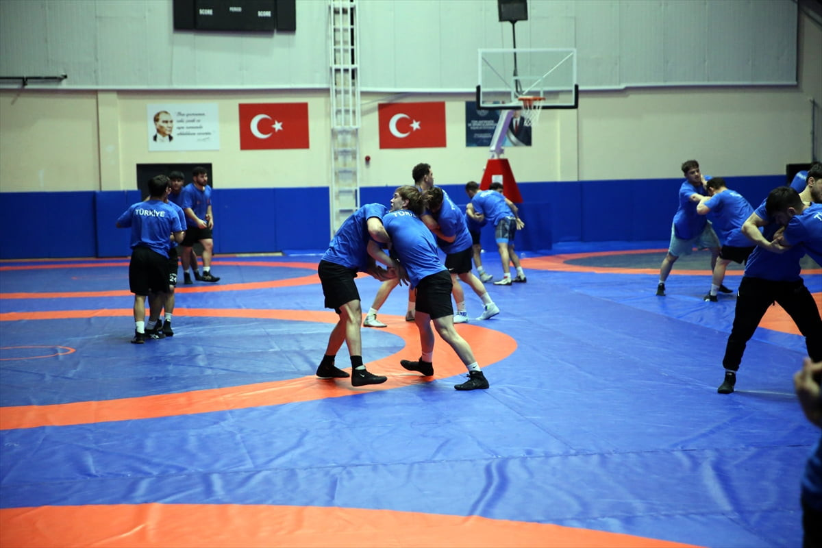 Milli güreşçi Osman Göçen, Avrupa Şampiyonası'nda altın madalya hedefiyle hazırlıklarına hız...