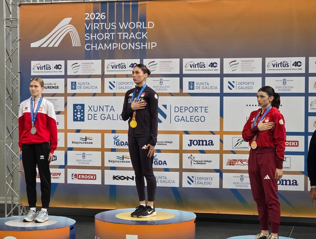 Milli özel sporcu Aysel Önder, İspanya'da düzenlenen Virtus Dünya Salon Atletizm Şampiyonası'nda...