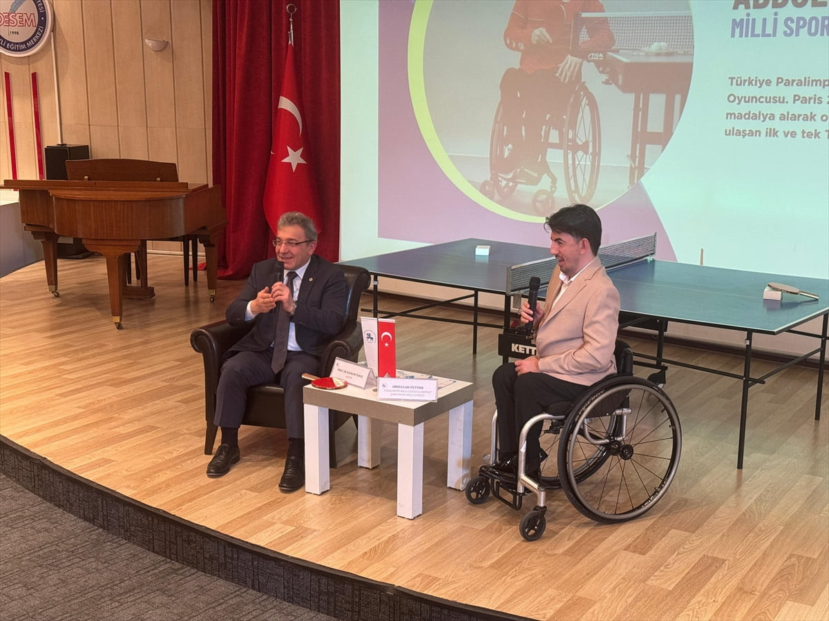 Milli para masa tenisçi Abdullah Öztürk, Dokuz Eylül Üniversitesi (DEÜ) tarafından 15 Temmuz...