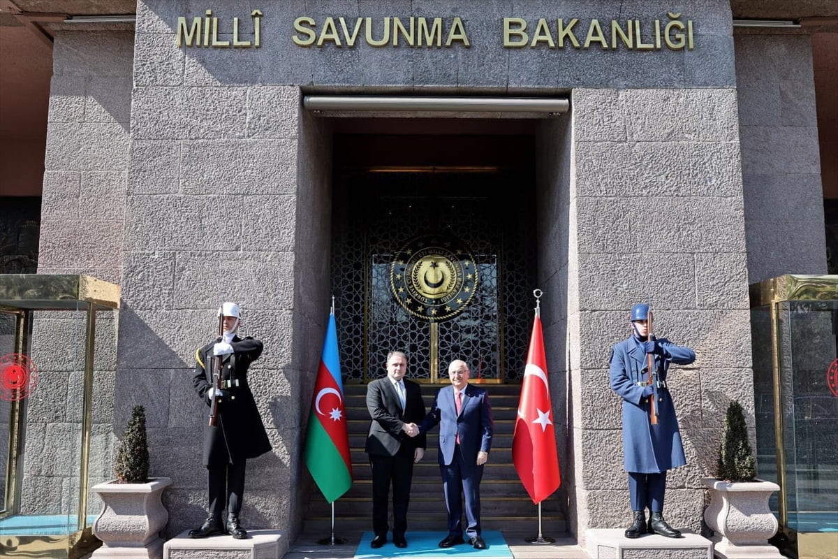 Milli Savunma Bakanı Yaşar Güler, Azerbaycan Savunma Sanayi Bakanı Vügar Mustafayev ile bir araya...