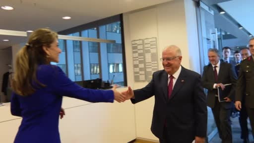 Milli Savunma Bakanı Yaşar Güler, Belçika'nın başkenti Brüksel'deki NATO Karargahı'nda Hollanda...
