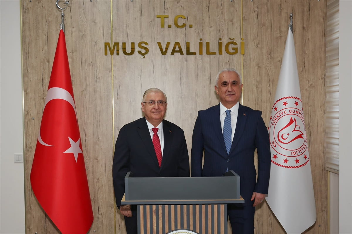 Milli Savunma Bakanı Yaşar Güler, Muş Hava Meydan Komutanlığında inceleme ve denetlemelerde...