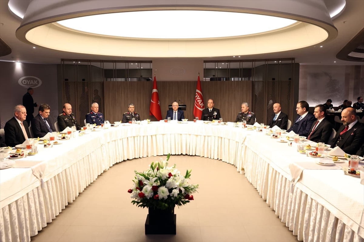 Milli Savunma Bakanı Yaşar Güler, OYAK Yönetim Kurulu Başkanı Zekai Aksakallı, OYAK Genel Müdürü...