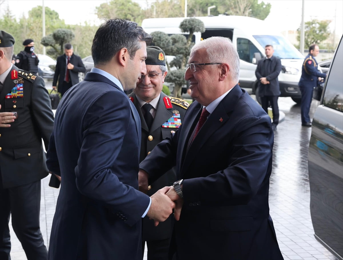 Milli Savunma Bakanı Yaşar Güler, Özdemir Bayraktar anısına hazırlanan belgeselin özel gösterimine...