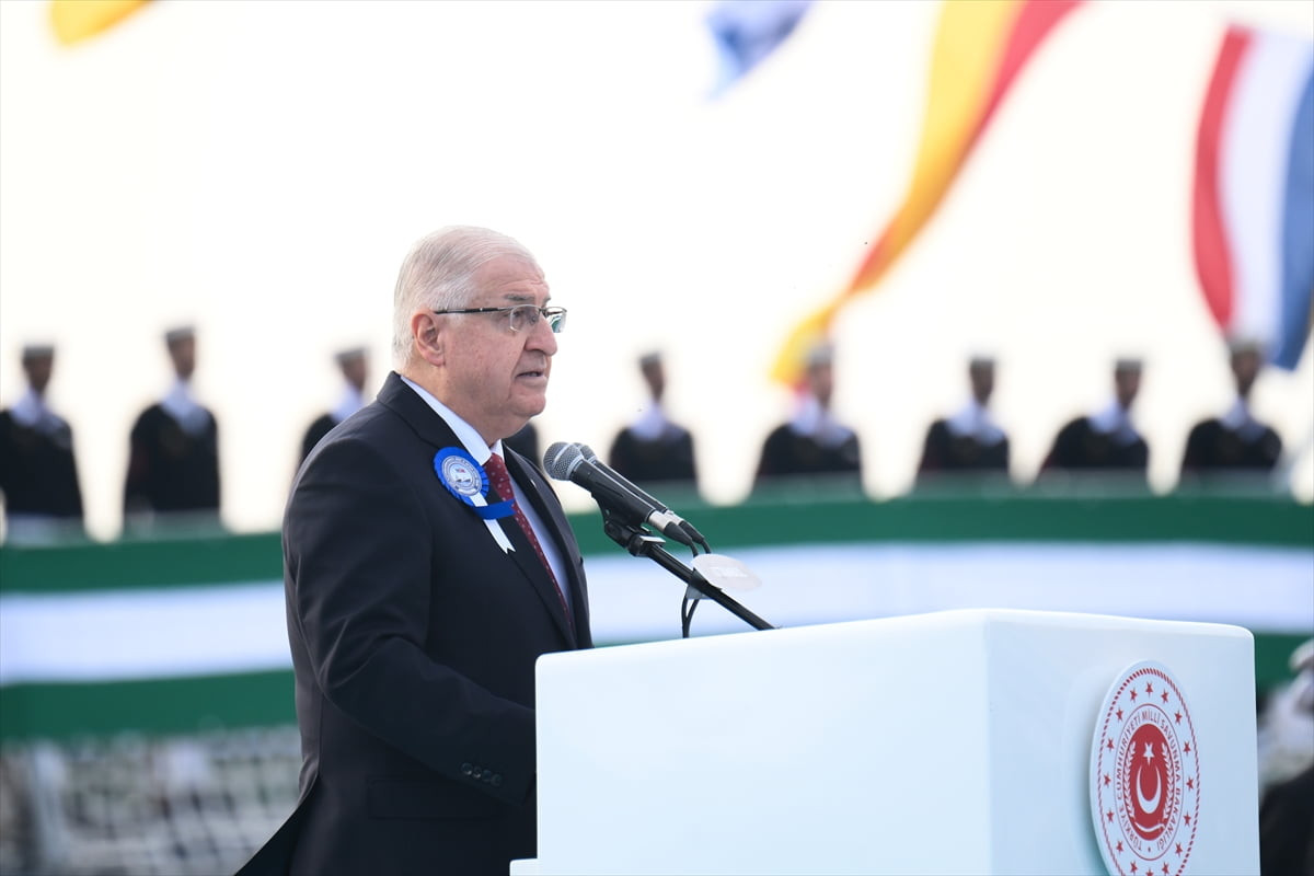 Milli Savunma Bakanı Yaşar Güler, Pendik'teki İstanbul Tersanesi Komutanlığı'nda düzenlenen Deniz...