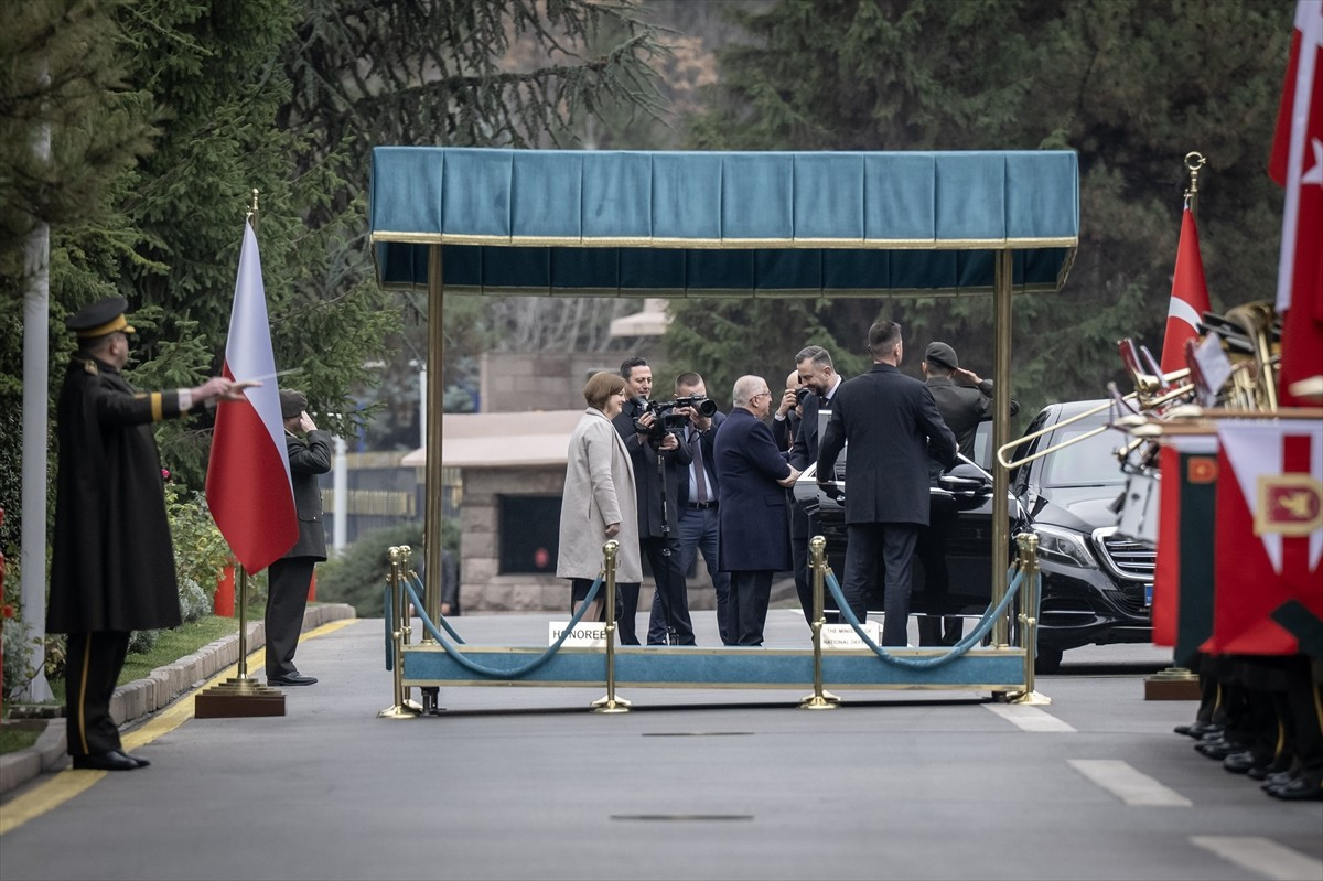 Milli Savunma Bakanı Yaşar Güler, Polonya Başbakan Yardımcısı ve Savunma Bakanı Wladyslaw...