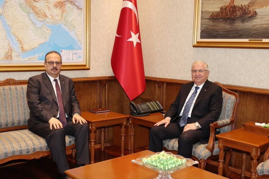MİLLİ SAVUNMA BAKANI YAŞAR GÜLER(SAĞDAKİ), ANKARA VALİSİ YAKUP CANBOLAT'I KABUL ETTİ.