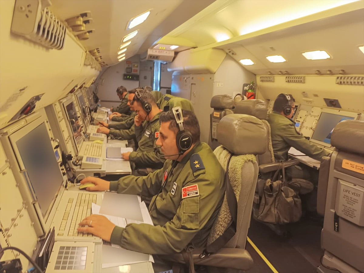 Milli Savunma Bakanlığı (MSB), çeşitli üslerden havalanan muharip ve destek uçaklarının...