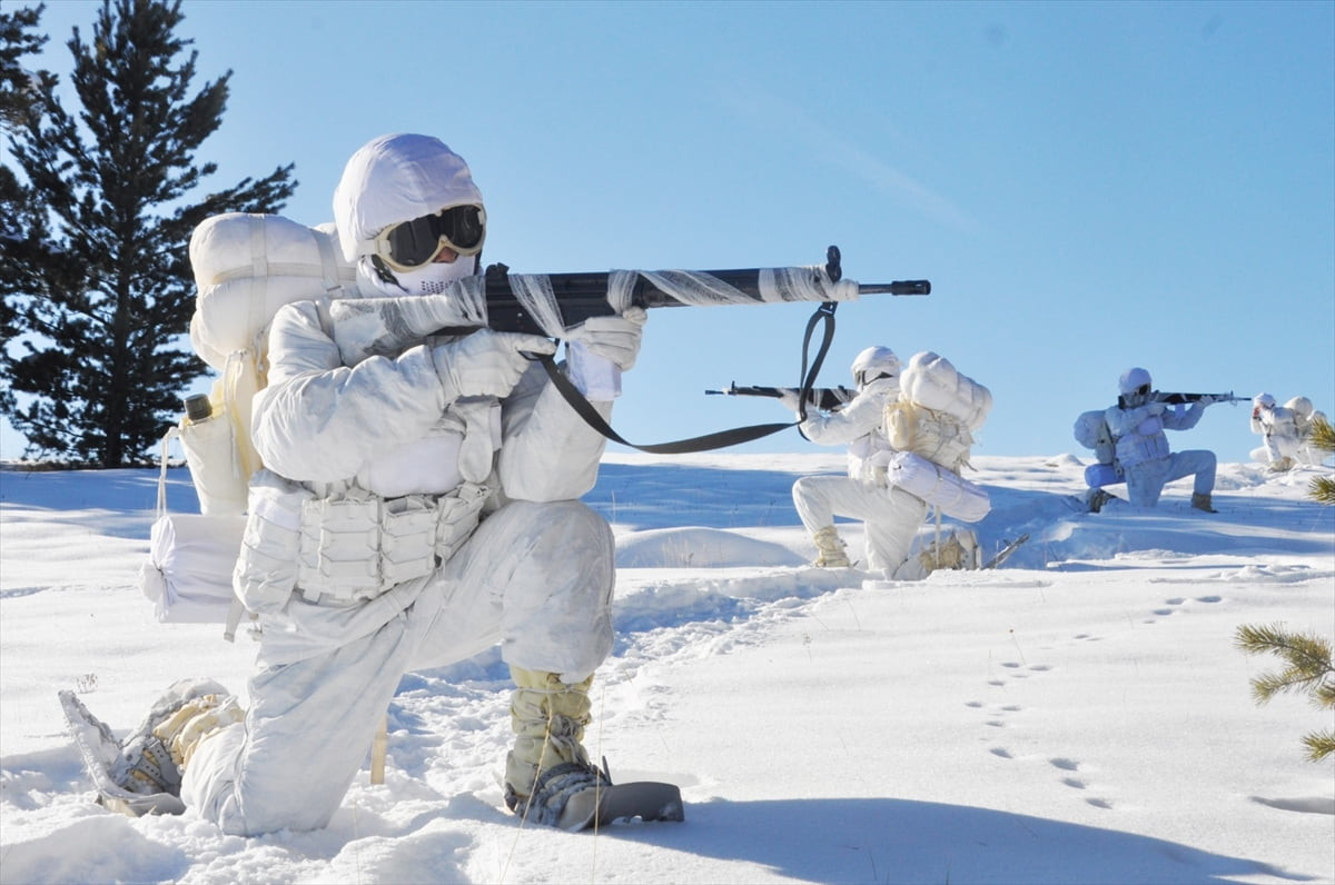 Milli Savunma Bakanlığınca, Kars'ta konuşlu Derin Kar ve Şiddetli Soğuklarda Muharebe Eğitim...