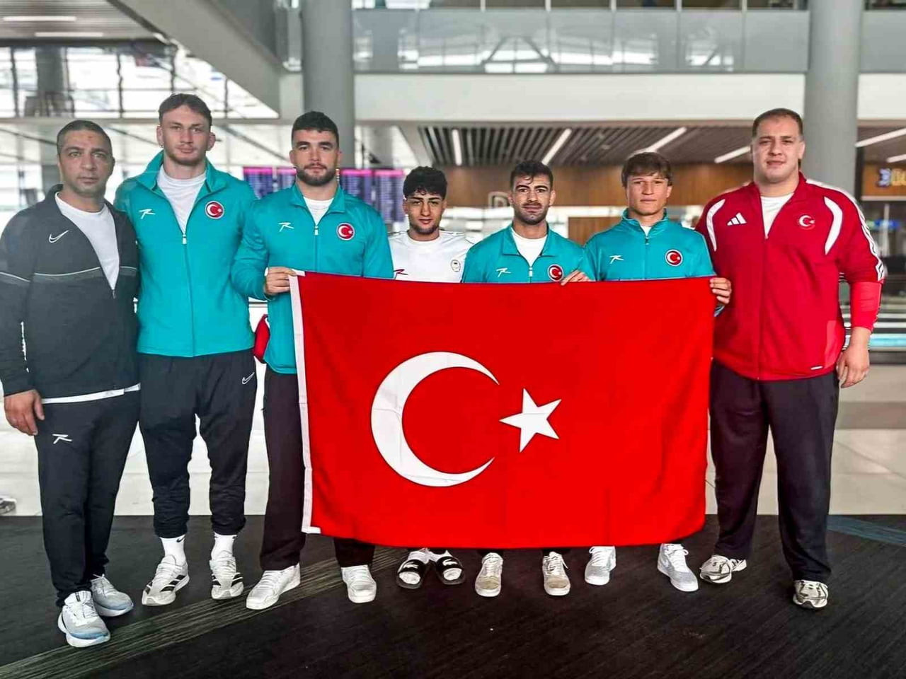 MİLLİ SPORCULAR, 2 ALTIN VE 3 GÜMÜŞ MADALYA KAZANARAK ÖNEMLİ BİR BAŞARIYA İMZA ATTI