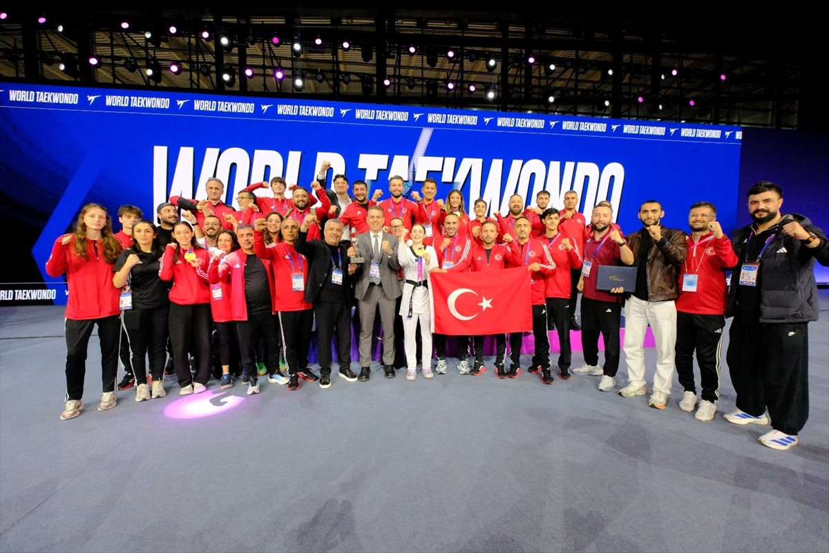 Milli sporcular, Çin'in Wuxi kentinde düzenlenen Dünya Tekvando Şampiyonası'nda toplamda 3 altın...