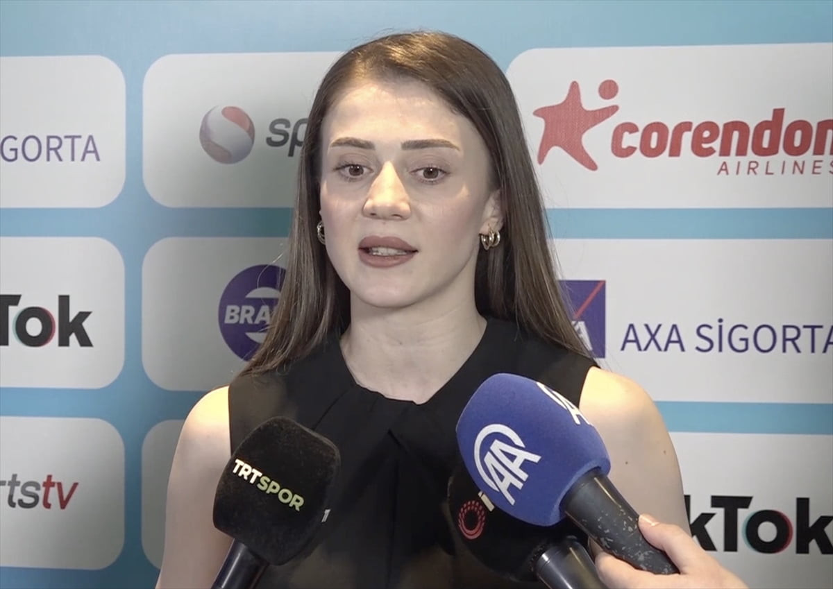 Milli tekvandocu Merve Dinçel Kavurat, basın mensuplarına açıklamalarda bulundu.