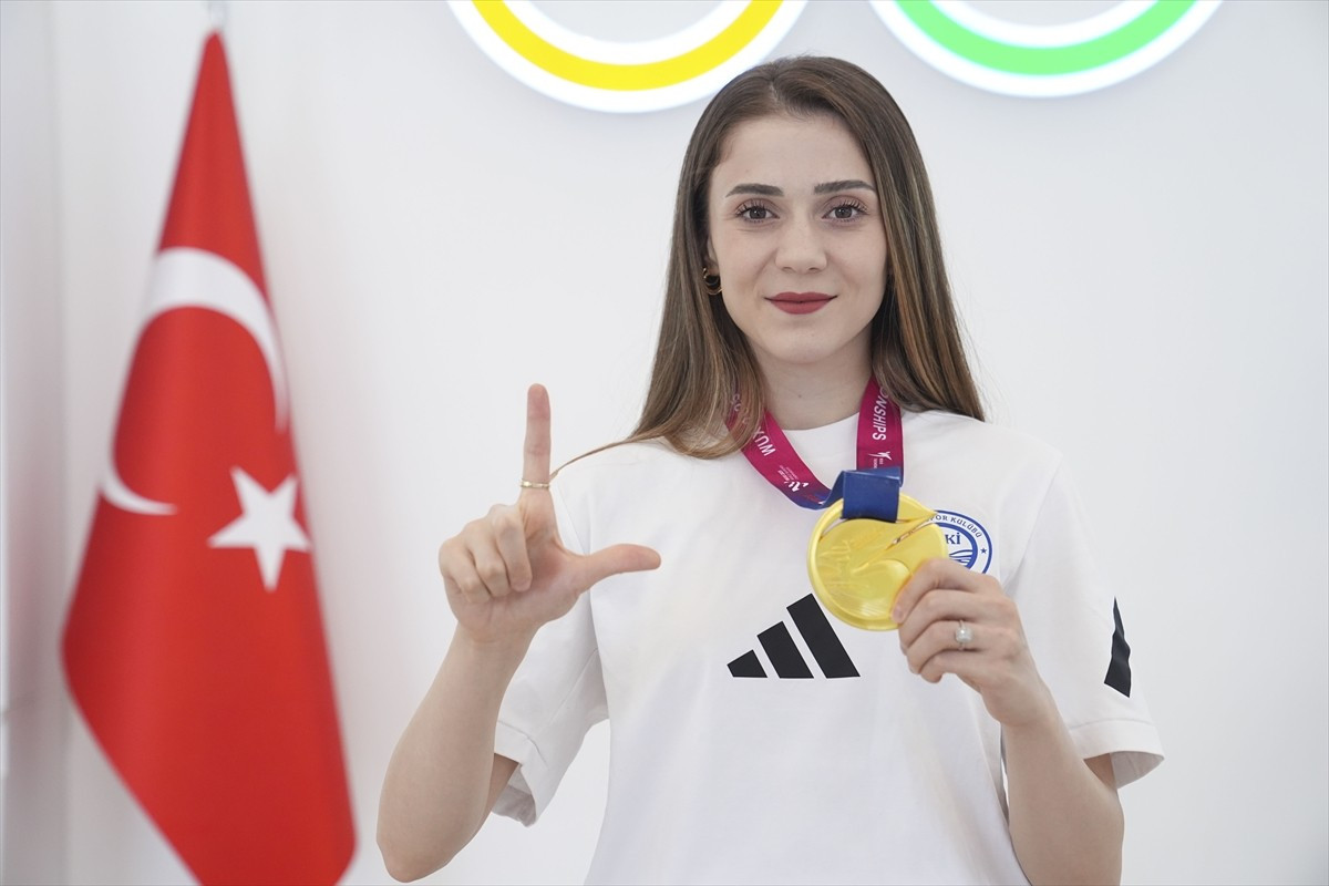 Milli tekvandocu Merve Dinçel Kavurat, Paris 2024 Olimpiyatları'ndan madalyasız dönmesi sonrası...