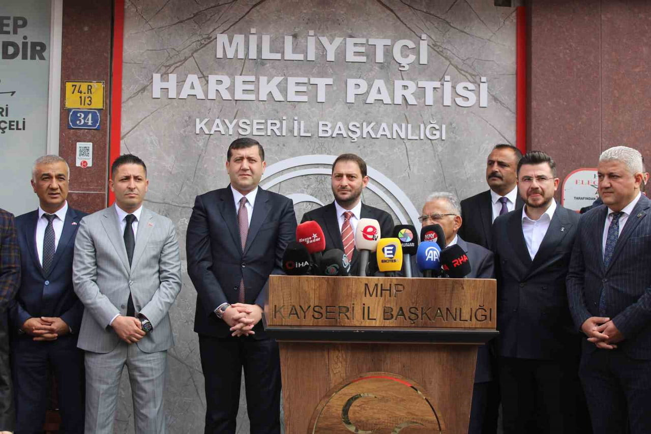 MİLLİYETÇİ HAREKET PARTİSİ KAYSERİ İL BAŞKANLIĞI'NDA BAYRAMLAŞMA PROGRAMI DÜZENLENDİ.