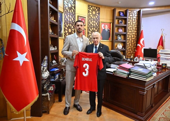 MİLLİYETÇİ HAREKET PARTİSİ (MHP) GENEL BAŞKANI DEVLET BAHÇELİ, MİLLİ FUTBOLCU MERİH DEMİRAL’I...