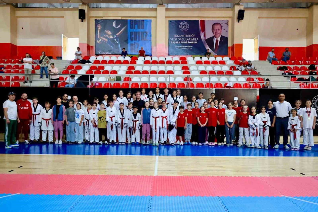 MİNİK TAEKWONDOCULAR ‘BATI GRUBU SEÇMELERİNDE’ TER DÖKTÜ