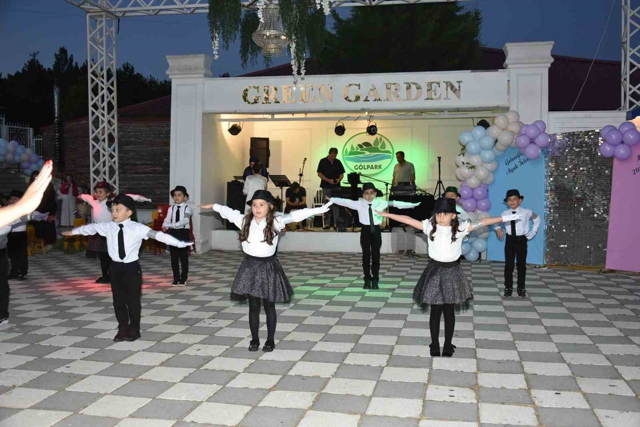 MİNİKLERDEN MUHTEŞEM GÖSTERİ