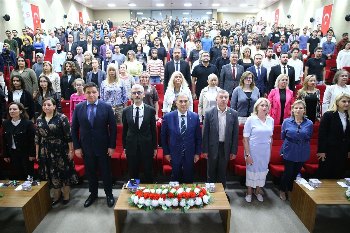 Mir Uzay İstasyonu'nda 6 ay görev yapan Rus kozmonot Aleksandr Lazutkin (sağ 4), Adana'da bir...