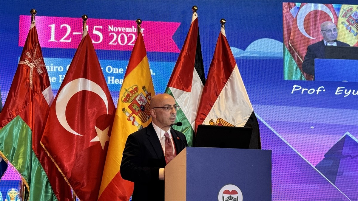 Mısır'ın başkenti Kahire'de, Mısırlı doktorların yanı sıra dünyada organ nakli alanında görev...