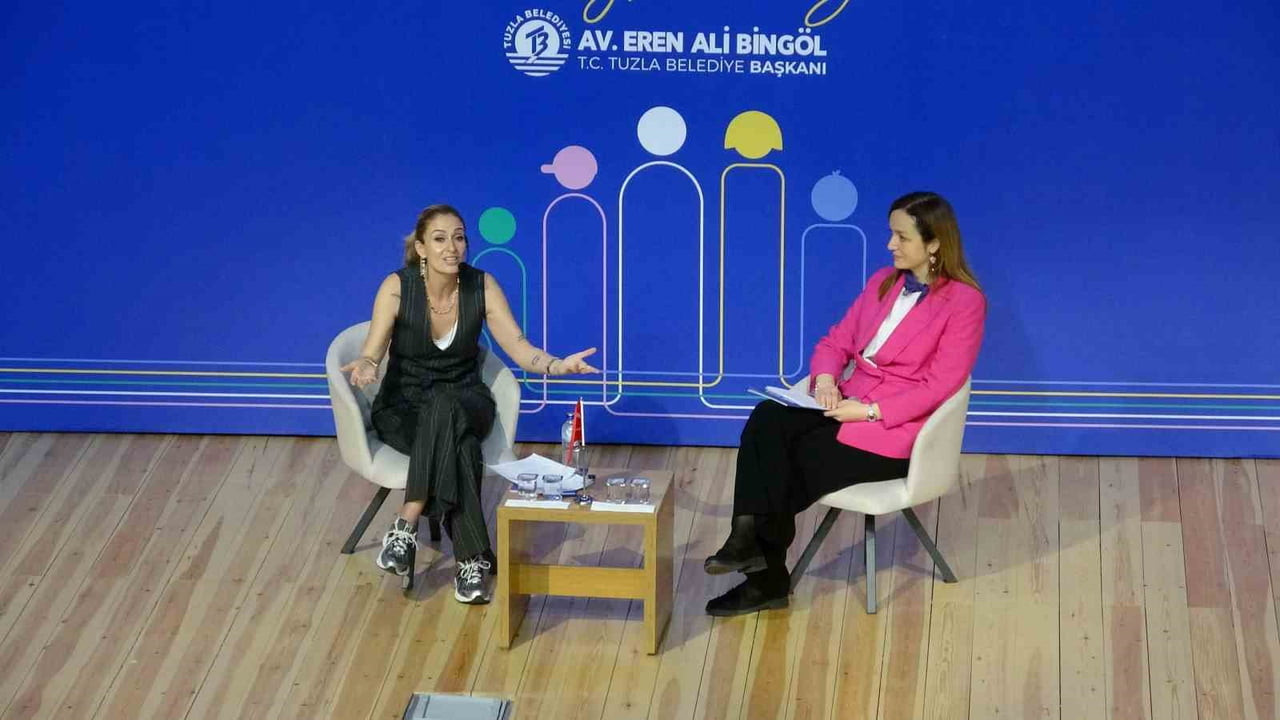 MODERATÖRLÜĞÜNÜ DR. AYŞE KAŞIKIRIK’IN (SAĞDA) YAPTIĞI OTURUMDA KONUK OLARAK YER ALAN CEYDA DÜVENCİ...