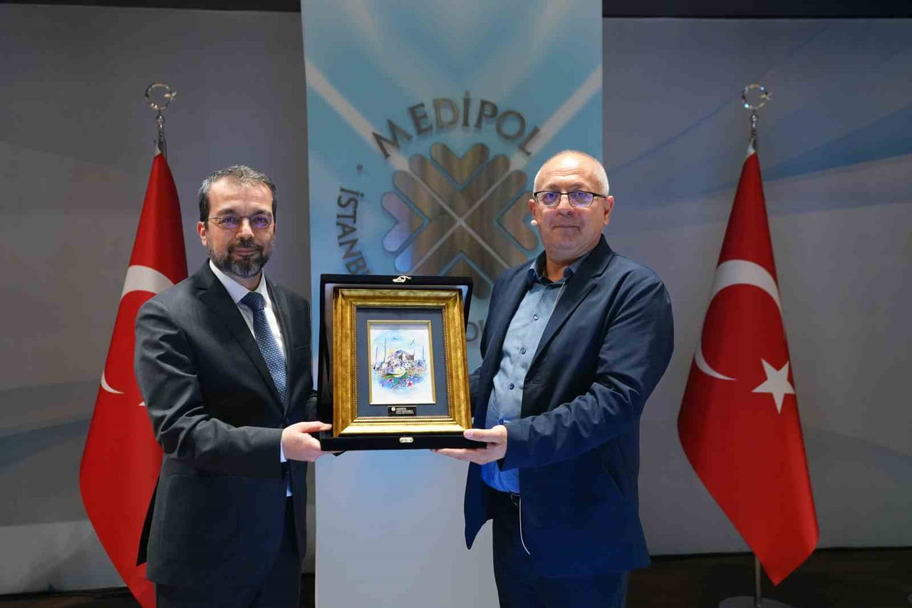 MODERN DÜNYA TARİHİ VE KÜRESEL İSLAM DÜŞÜNCESİ ALANINDAKİ ÇALIŞMALARIYLA TANINAN PROF. DR. CEMİL...