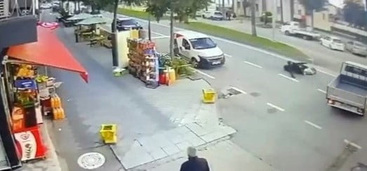 MOTOSİKLET SÜRÜCÜSÜ SELAHATTİN DEMİR (18), HIZLA GELDİĞİ YOLDA DÖNMEKTE OLAN KAMYONETİ GÖRÜNCE...