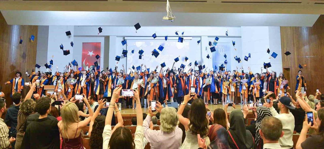 MSKÜ TEKNOLOJİ FAKÜLTESİ 2025-2026 EĞİTİM ÖĞRETİM YILI KAPSAMINDA MEZUNLARINI UĞURLADI.