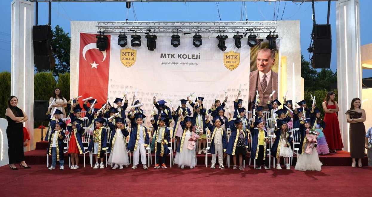 MTK KOLEJİ’NDE HEM MEZUNİYET HEM KARNE HEYECANI