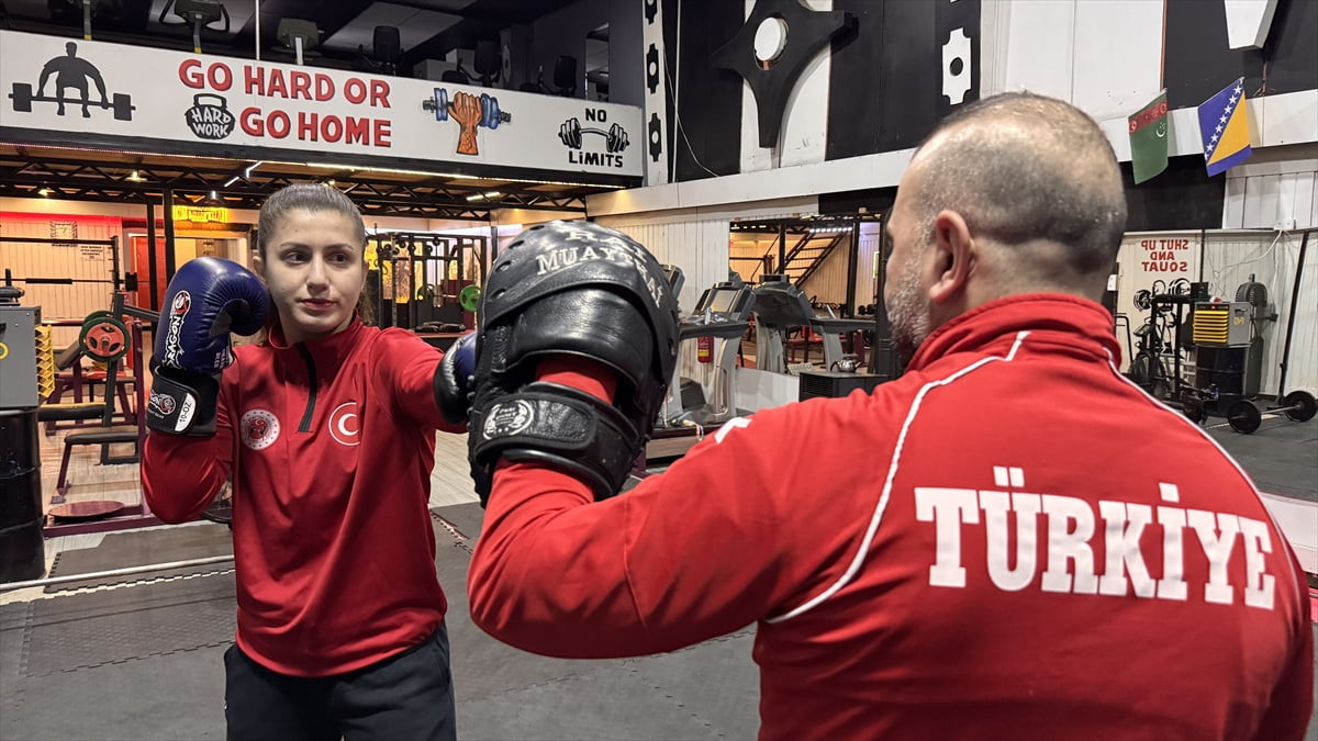Muaythai ve kick boksta gençler dünya şampiyonlukları bulunan Sudenur Basancı, 8-13 Haziran'da...
