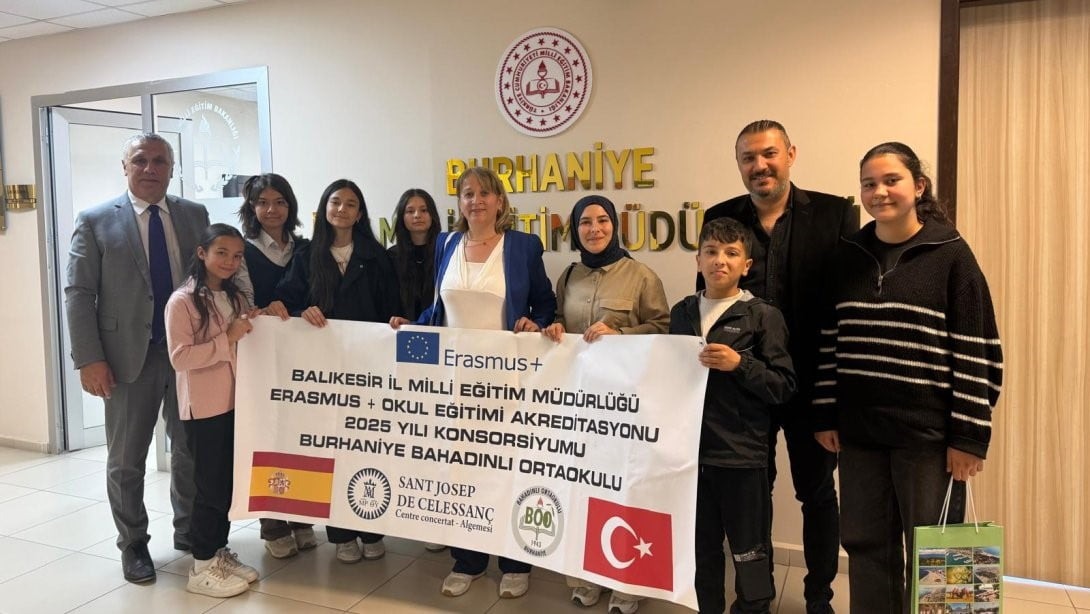 MÜDÜR ZİYARETİNE KATILAN ÖĞRENCİLER