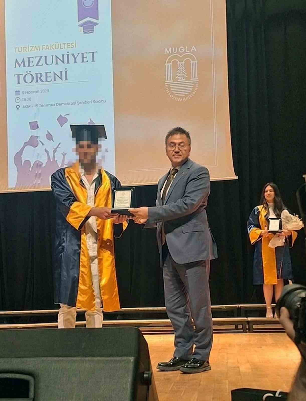 MUĞLA AÇIK CEZA İNFAZ KURUMUNDA HÜKÜMLÜ OLARAK BULUNAN Y.Ö., EĞİTİM HAYATINDAKİ BAŞARISIYLA ÖRNEK...