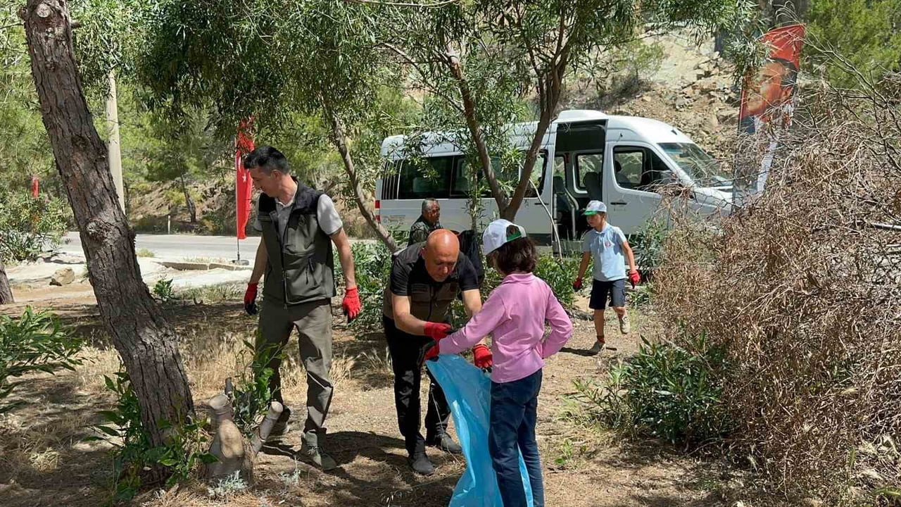 MUĞLA GENELİNE OLDUĞU GİBİ MARMARİS'TE DE YAKLAŞAN YANGIN SEZONU ÖNCESİNDE 'ORMAN BENİM' PROJESİ...