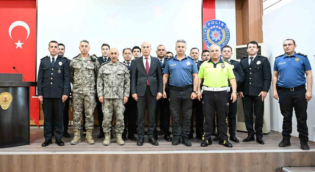 MUĞLA İL EMNİYET MÜDÜRÜ SÜLEYMAN KARADENİZ'İN KATILIMIYLA MUĞLA İL EMNİYET MÜDÜRLÜĞÜNDE 2026 YILI...