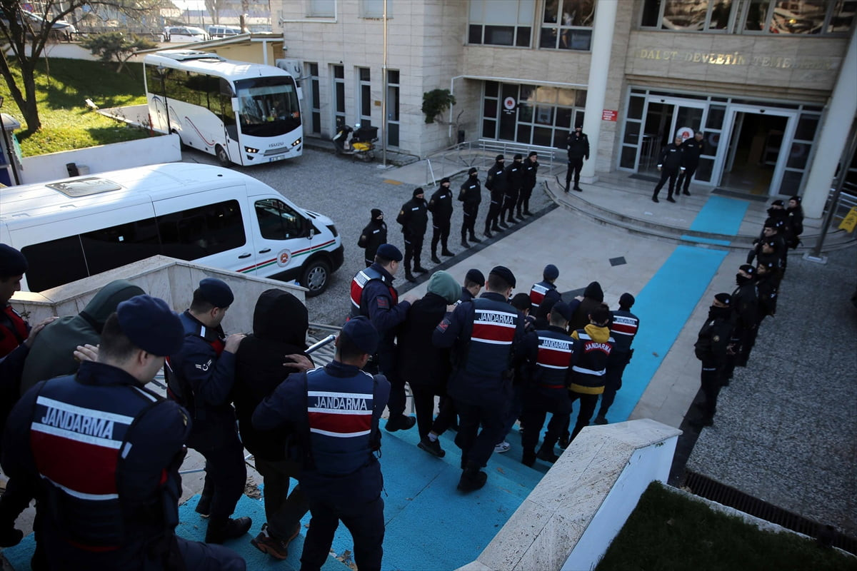 Muğla merkezli 4 ilde, terör örgütü DEAŞ'a yönelik düzenlenen operasyonda gözaltına alınan 18...