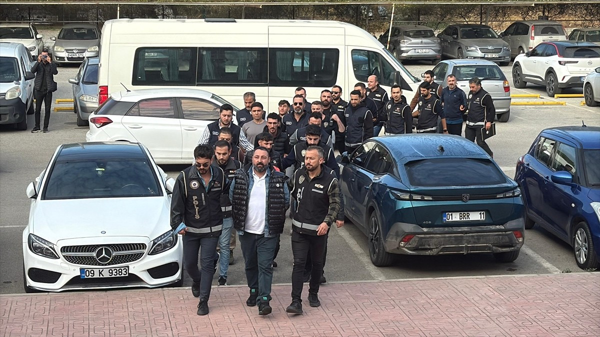 Muğla merkezli 7 ilde düzenlenen suç örgütü operasyonunda 10 şüpheli gözaltına alındı. Emniyetteki...