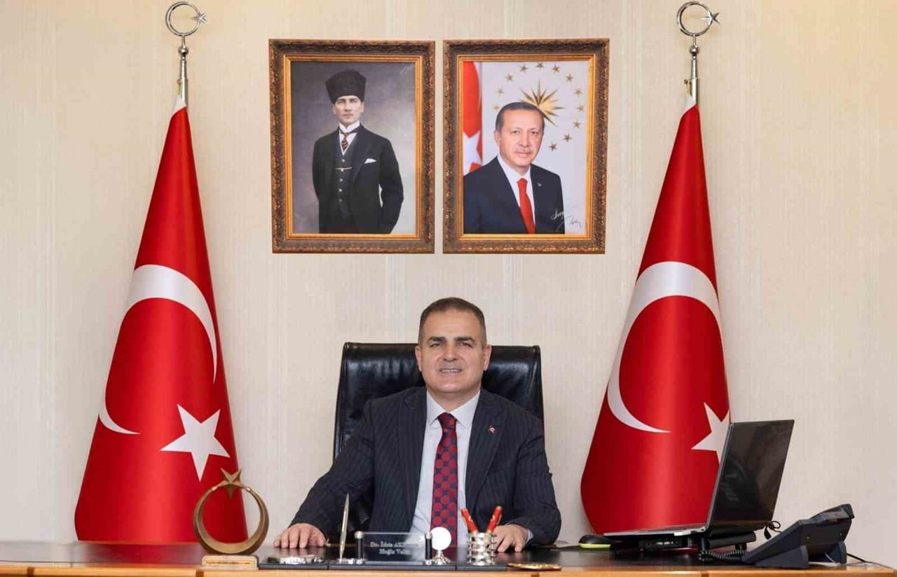 MUĞLA VALİSİ DR. İDRİS AKBIYIK, BABALAR GÜNÜ NEDENİYLE YAYIMLADIĞI MESAJINDA, AİLE KURUMUNUN TEMEL...