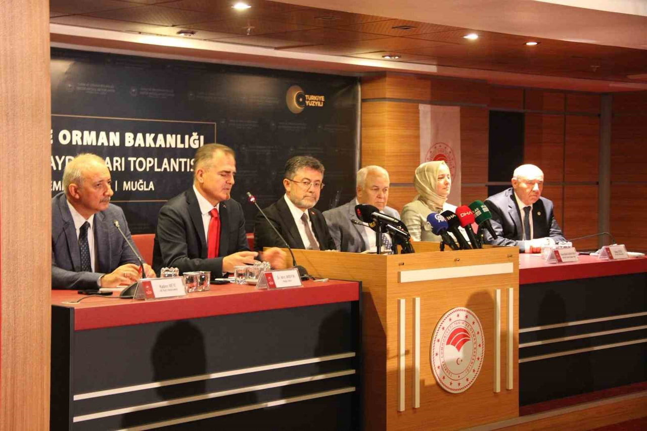 MUĞLA VALİSİ DR. İDRİS AKBIYIK, TARIM VE ORMAN BAKANI İBRAHİ YUMAKLI VE BERABERİNDEKİLER