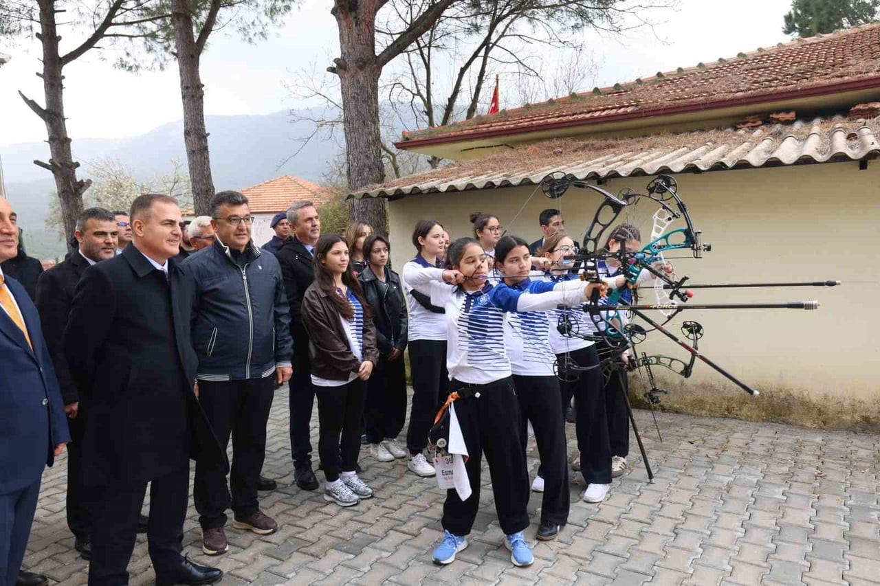 MUĞLA VALİSİ DR. İDRİS AKBIYIK, YATAĞAN BENCİK’TE BULUNAN AİLE SAĞLIĞI MERKEZİ’NDE YÜRÜTÜLEN...