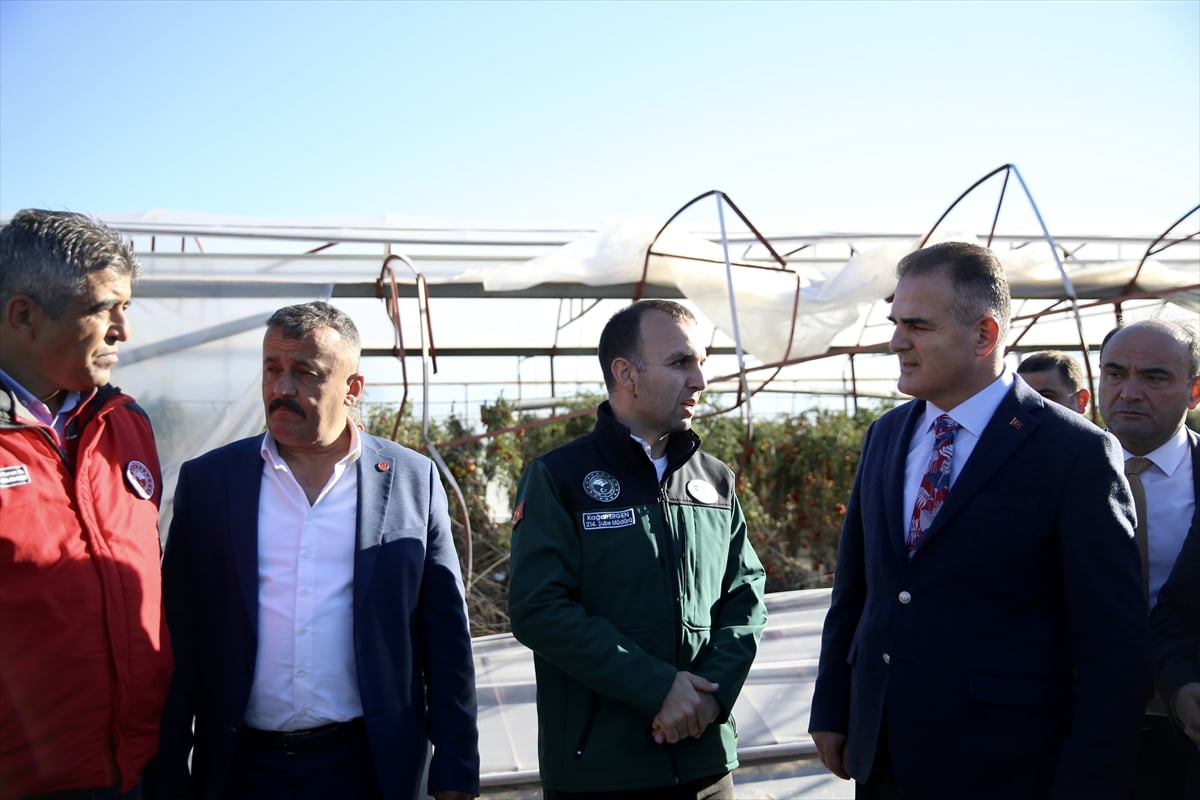 Muğla Valisi İdris Akbıyık (sağda), Seydikemer ilçesinde geçen haftaki yağıştan sonra meydana...